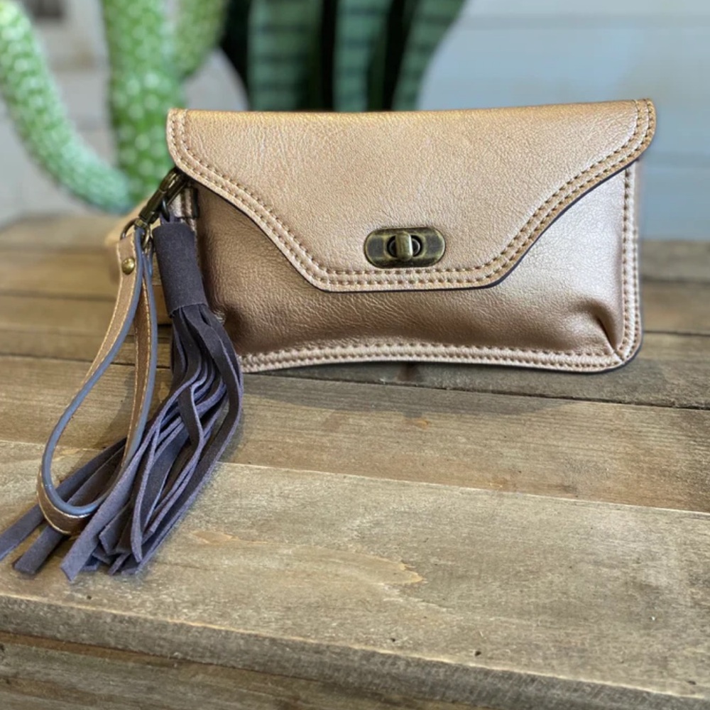 NWT - CATCHFLY CLUTCH WRISTLET
